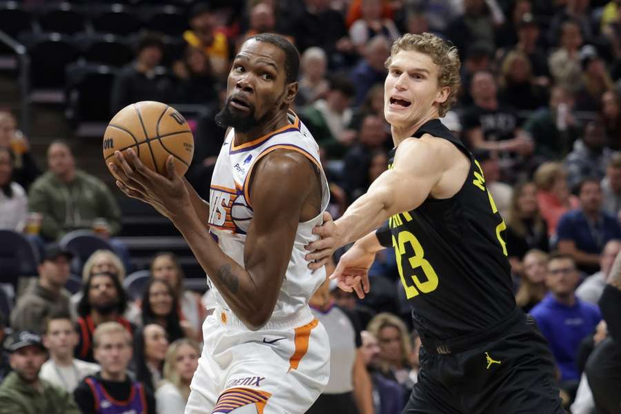 Phoenix' Kevin Durant in duel met Utah's Lauri Markkanen