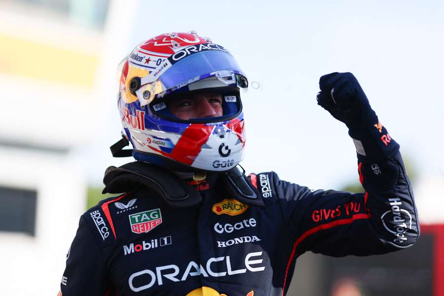 Verstappen célébrant sa pole position ce samedi.