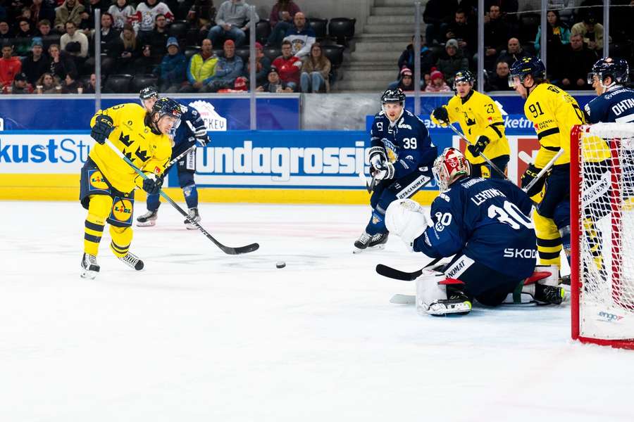 Švédové s Finy prohrávali, ale dokázali otočit a zapsali vítězství 3:2.