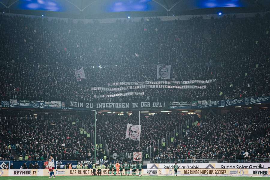 eRNEUTFan-Protest: Spiel zwischen HSV und Hannover unterbrochen