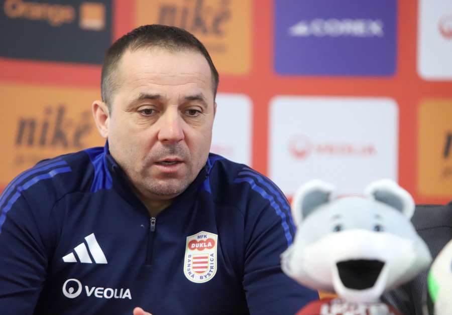 Poljovka prevzal mužstvo počas zimnej prestávky.