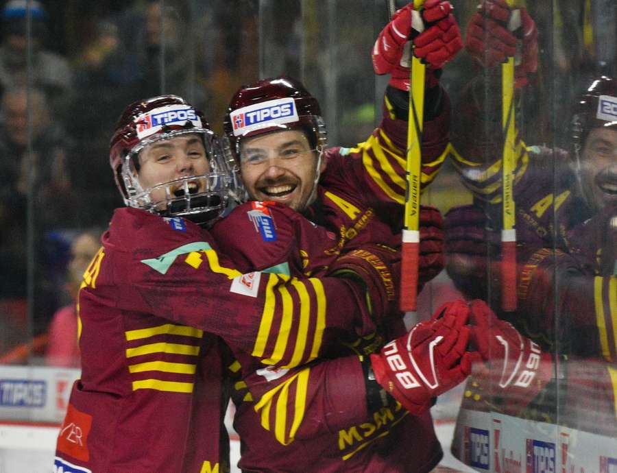 Trenčania sa radovali z triumfu nad Michalovcami. Trenčania sa radovali z triumfu nad Michalovcami.