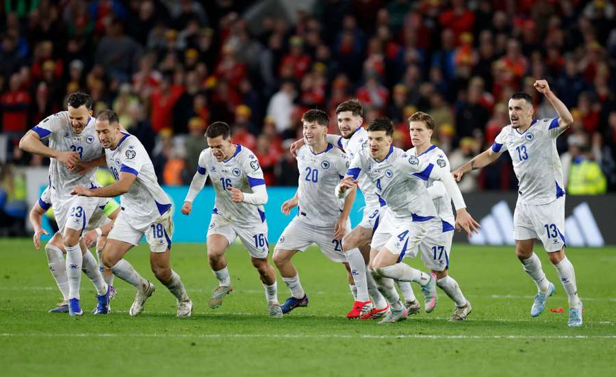 L'esultanza della Bosnia dopo i calci di rigore