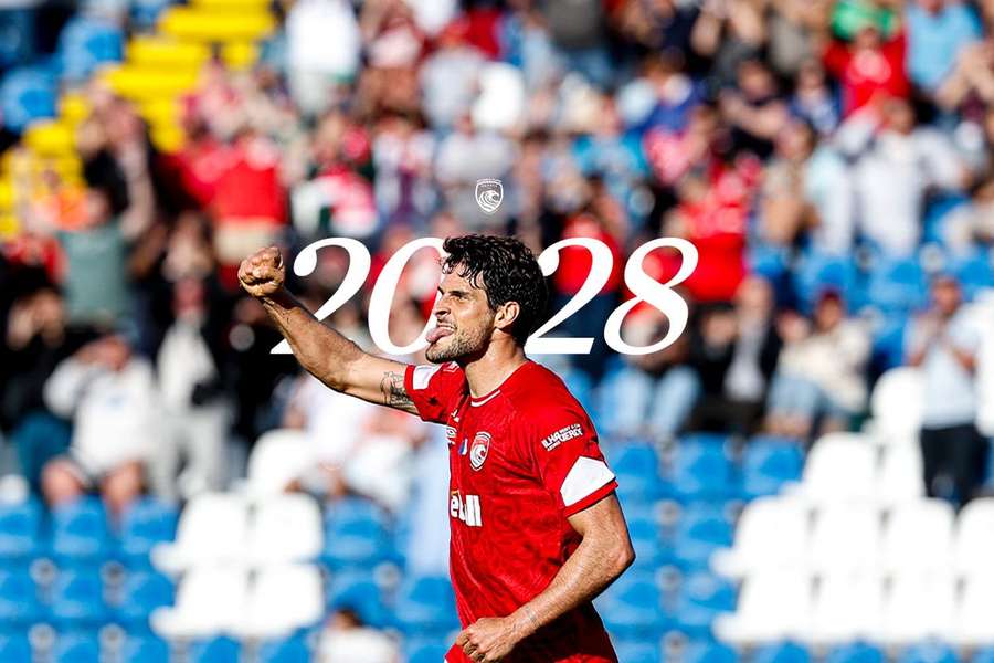 Gonçalo Paciência assinou por mais dois anos com o Santa Clara