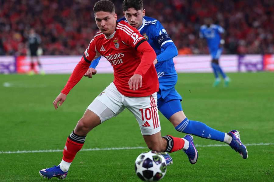 Sudakov em ação diante do Real Madrid