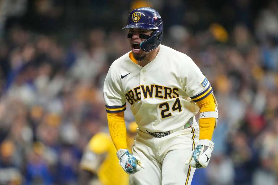 Brewers' William Contreras celebrates go-ahead home run in 2026 NLDS Game 1 against San Diego Padres