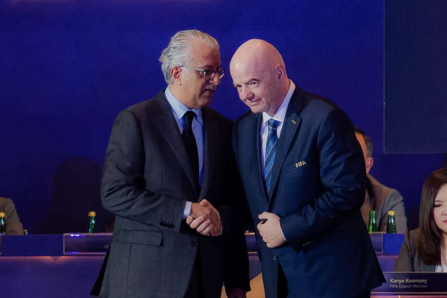 Gianni Infantino og formanden for AFC, Salman bin Ebrahim Al Khalifa.