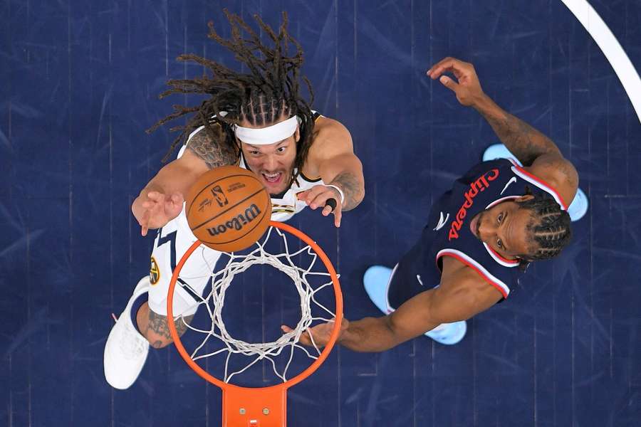Gordonova vítězná smeč vyrovnala sérii mezi Denverem a Clippers.
