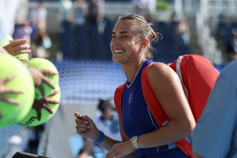 Sabalenka frustrou a tentativa de Elena Rybakina desbancá-la do posto de número 1 do mundo