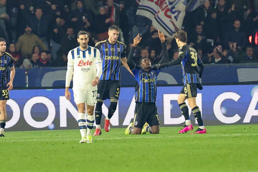 Durosinmi slaví vyrovnávací gól.