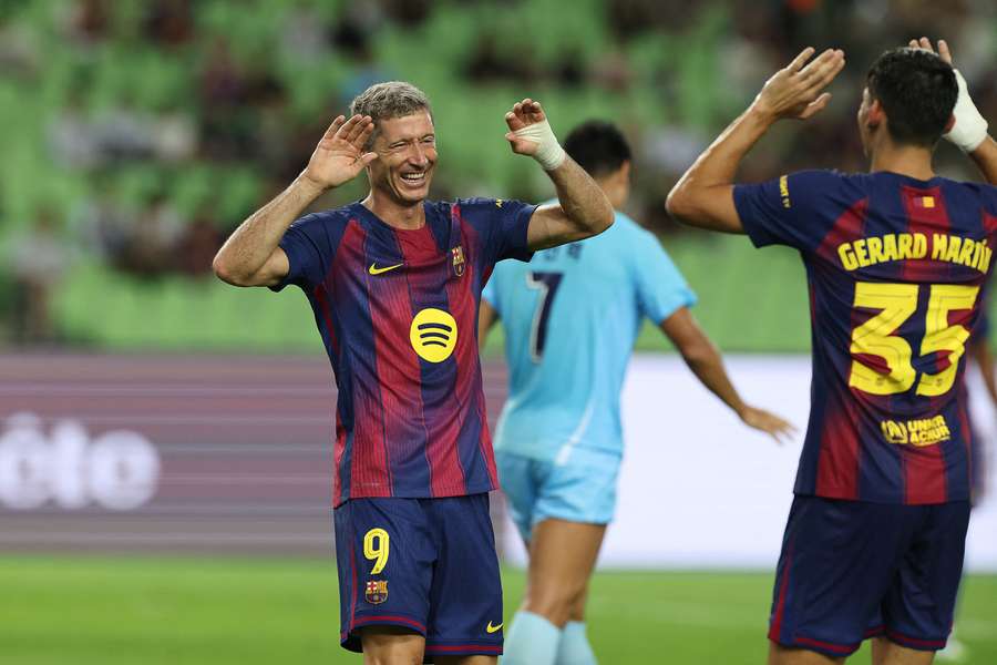 Kolejny gol Lewandowskiego, Szczęsny zmieniony w końcówce. Debiutanckie trafienie Rashforda