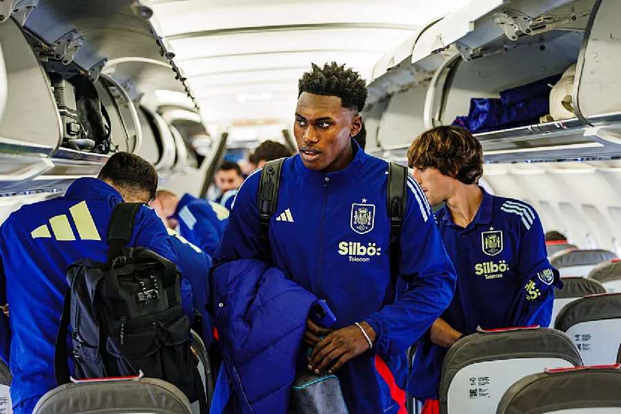 Samu Omorodion, en el avión de la selección española absoluta