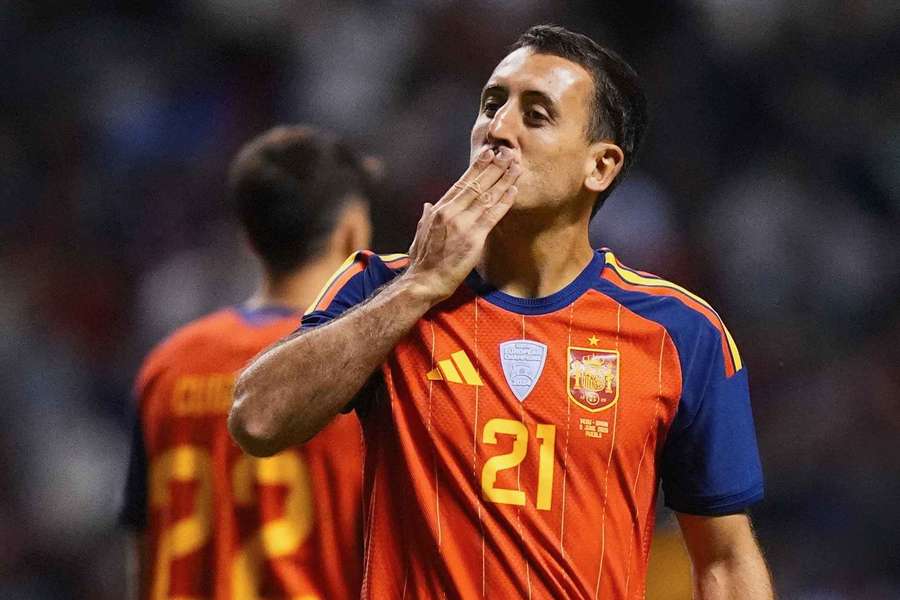 Oyarzabal celebra el gol que marcó ante Perú