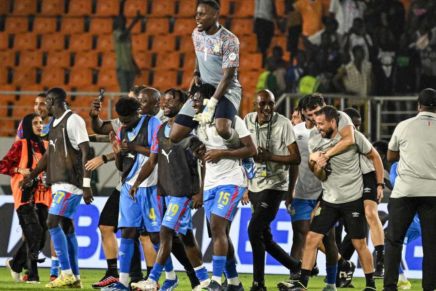 DR Congo's goalkeeper Lionel Mpasi (UP) and DR Congo's players celebrate after winning the shootout