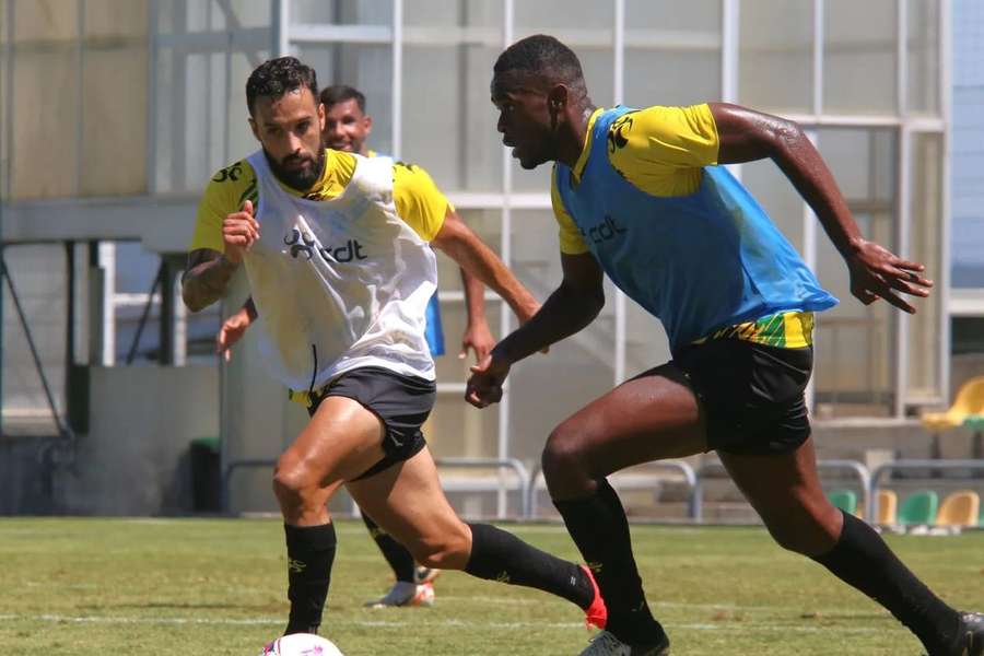 Yaya Sithole faz pré-época com o Tondela