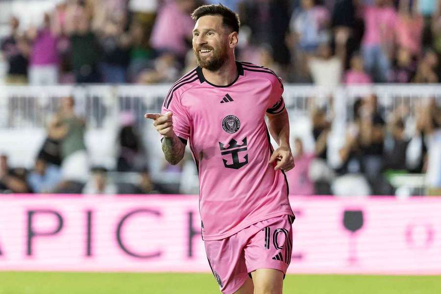 Lionel Messi oslavuje hetrik proti New England Revolution.