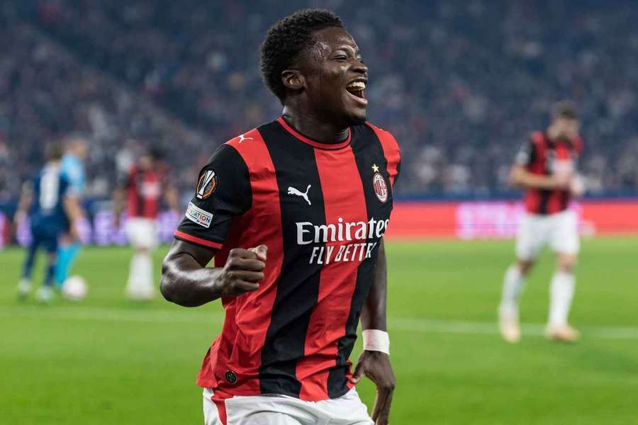 Cissé řídil přesvědčivé vítězství AC Milán.