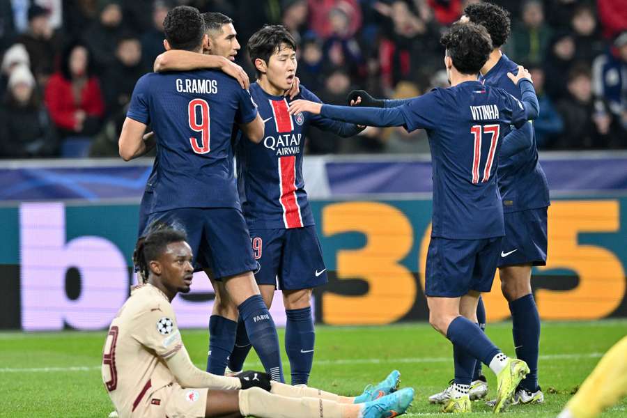 Les Parisiens célébrant l'ouverture du score.