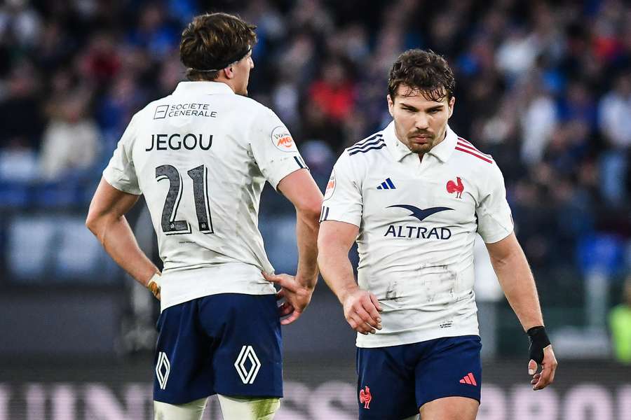 Antoine Dupont et les Bleus prêts pour l'Irlande.
