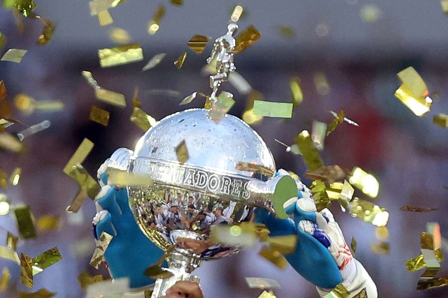 Troféu da Copa Libertadores, o grande desejo dos clubes do continente