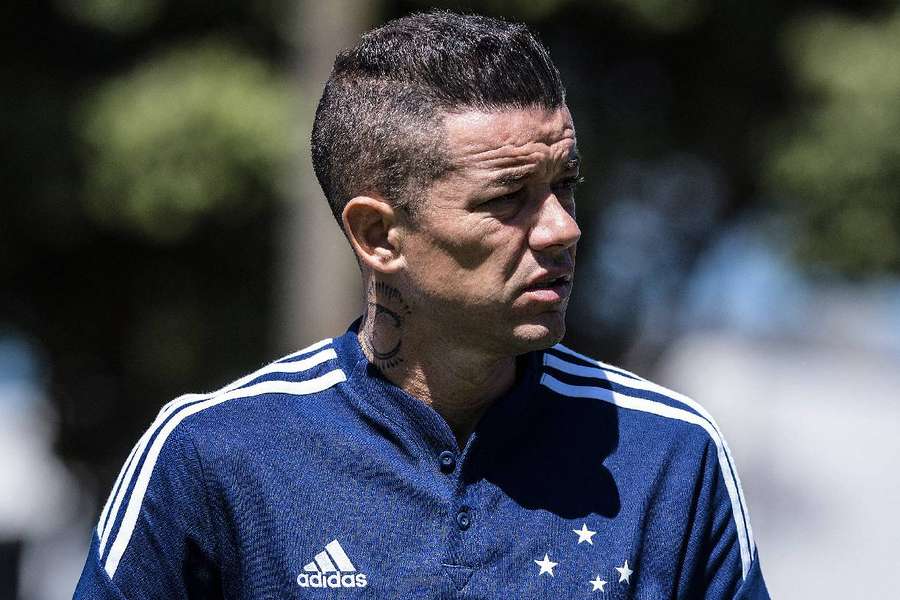 D'Ale ainda tem metade do valor acordado a receber