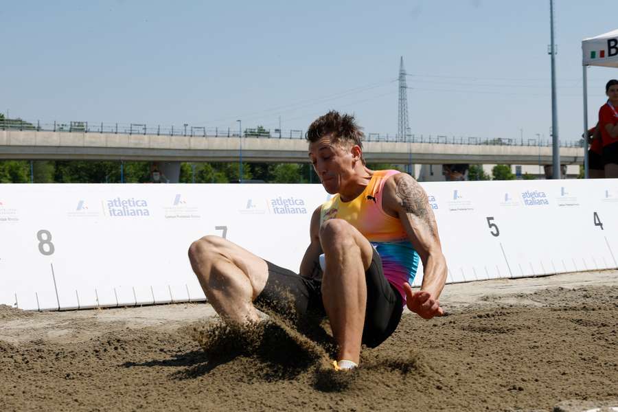 Simon Ehammer com melhor marca do ano no salto em comprimento