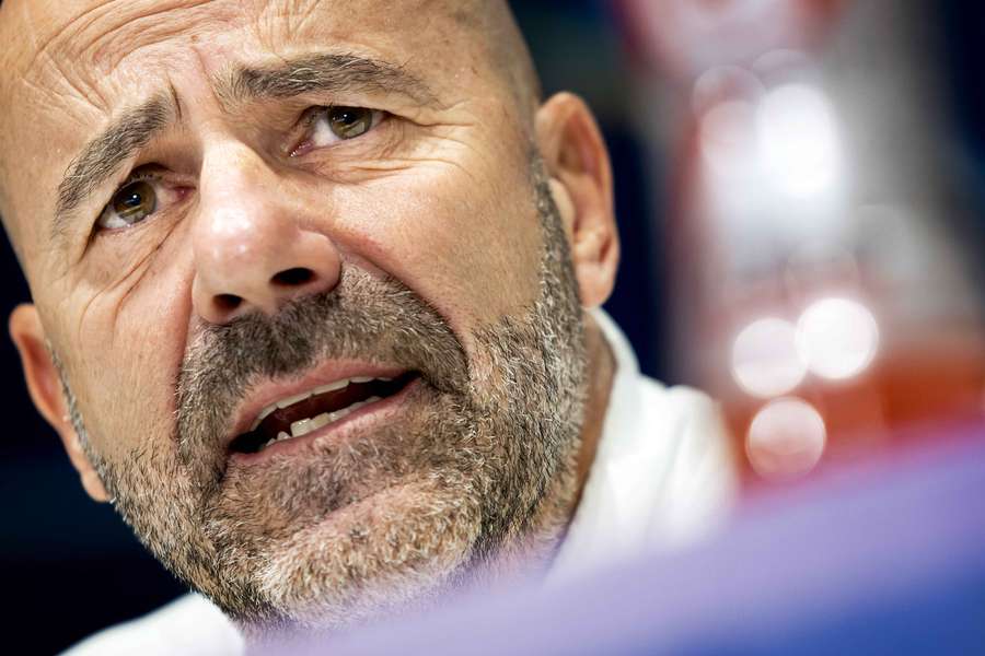 Peter Bosz staat de pers te woord