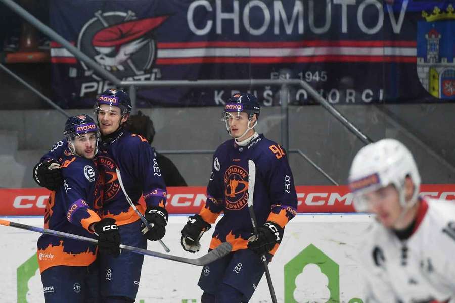 Chomutov veze z Prahy tři body. (archivní foto)