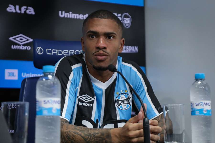 Lucas Esteves teve trabalho antes de ser confirmado como novo jogador do Grêmio