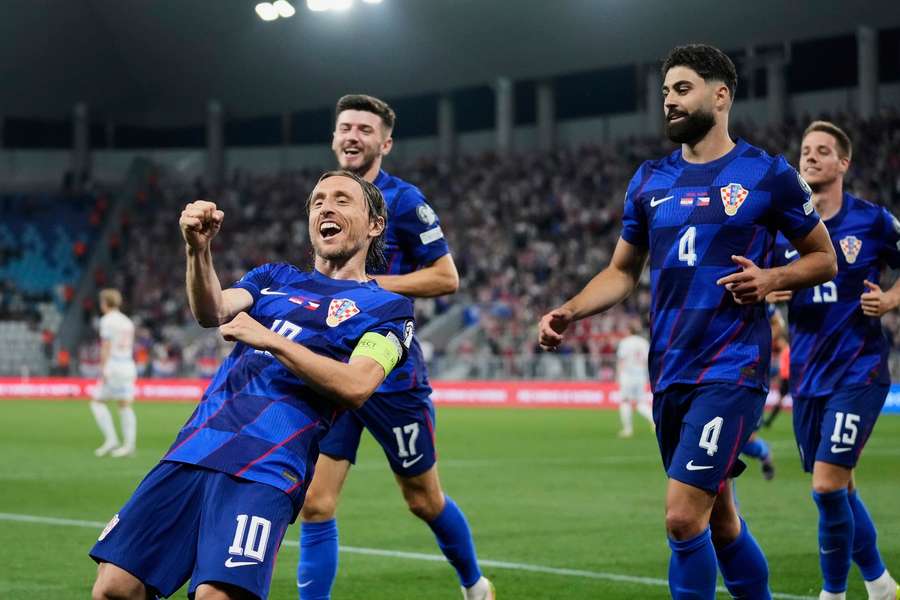 Luka Modrič slaví gól v zápase s Českem.