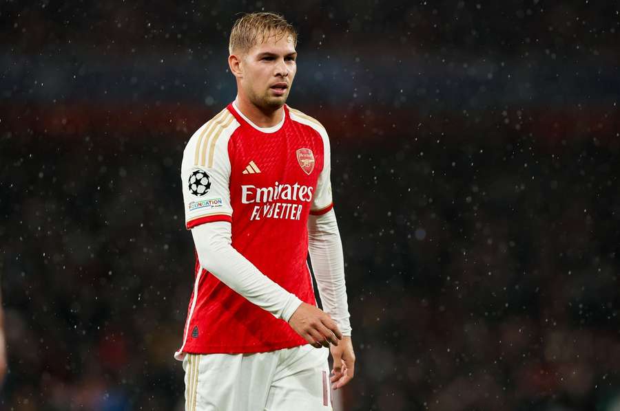 Emile Smith Rowe of Arsenal looks on during the UEFA Champions League Group B match between Arsenal and PSV