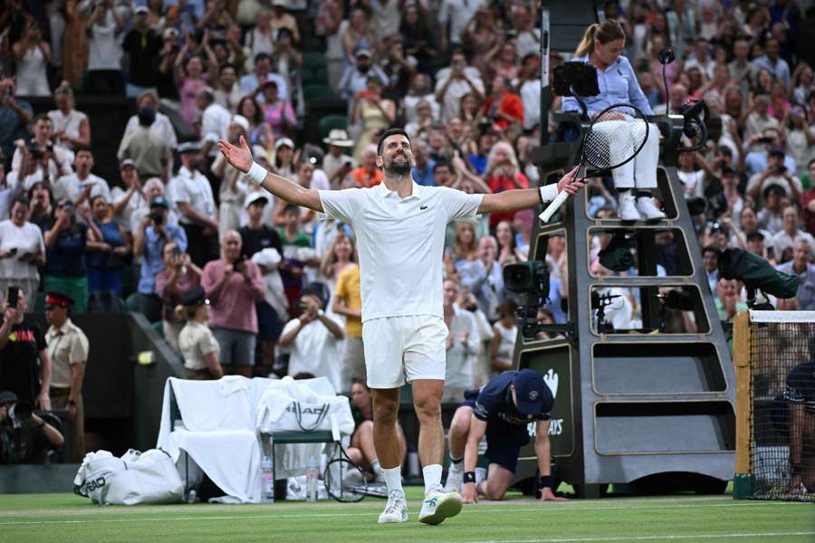 Djokovic celebra passagem às meias