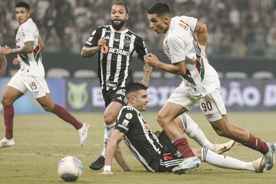 Serna deixou Battaglia na saudade para fazer um golaço no Mineirão