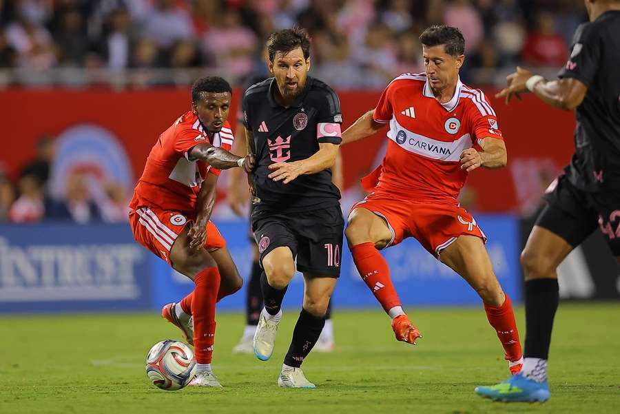 Liga MLS - gol Lewandowskiego w zremisowanym meczu z drużyną Messiego