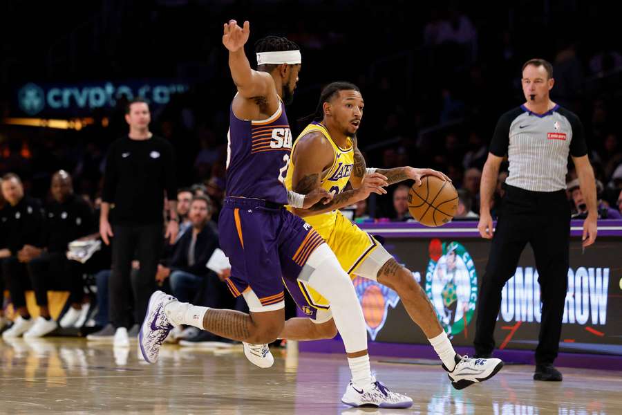 Les Suns contre les Lakers. Les Suns contre les Lakers.