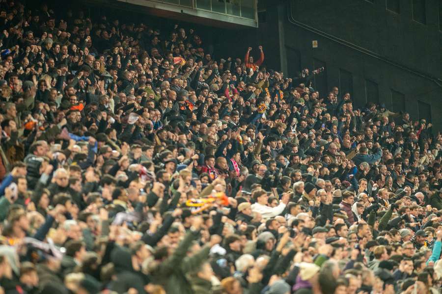Hinchas de la Real Sociedad en Mestalla, Valencia