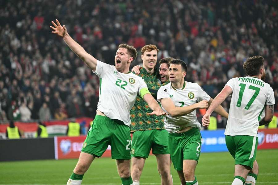 Slavící Irové v utkání s Maďarskem.