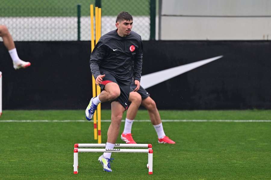 Yusuf Akcicek, defesa do Fenerbahçe