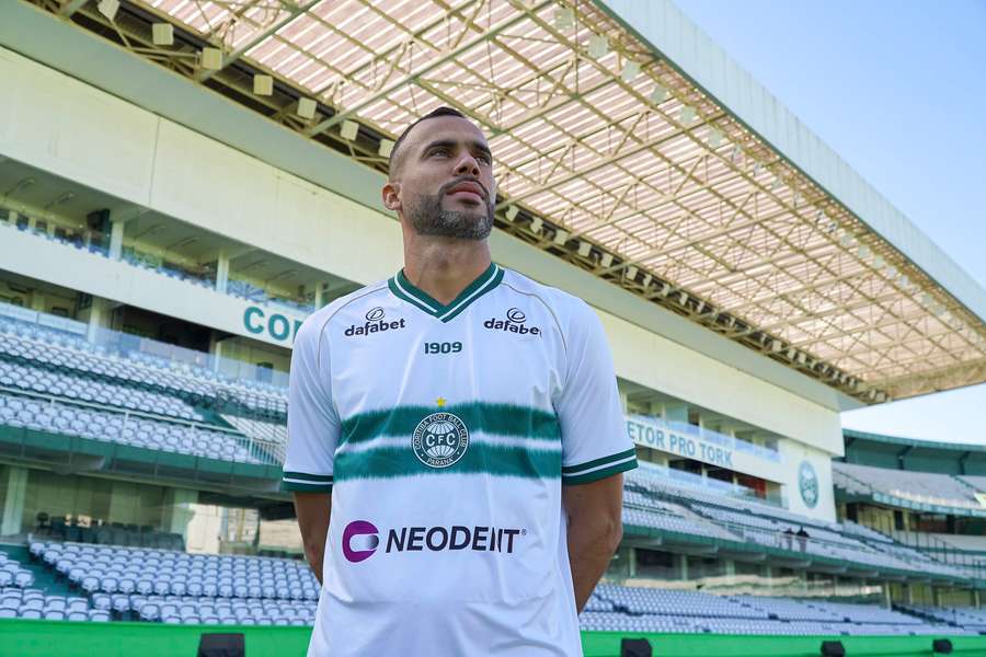 Fransérgio apresentado no Coritiba