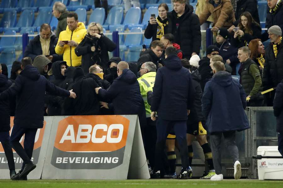 De ongeregeldheden tijdens Vitesse-Feyenoord De ongeregeldheden tijdens Vitesse-Feyenoord