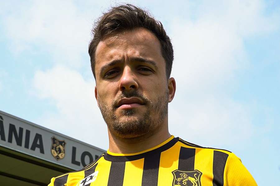 Miguel Pereira renova com o Lusitânia de Lourosa