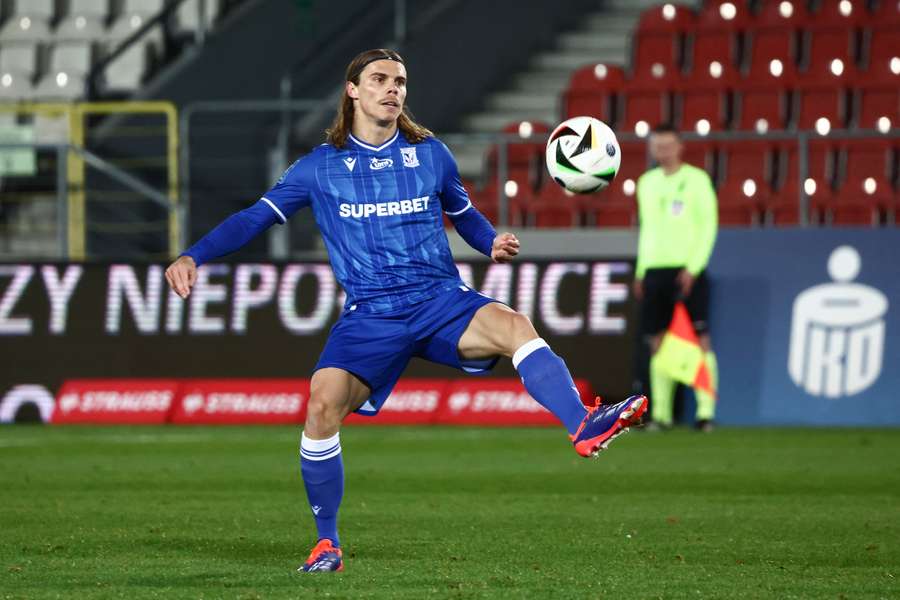 Elias Andersson z Lecha Poznań podczas meczu Puszcza Niepołomice - Lech Poznań
