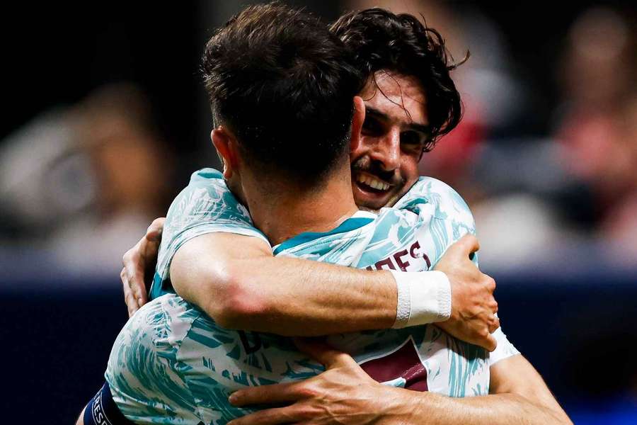 Trincão celebra com Bruno Fernandes Trincão celebra com Bruno Fernandes