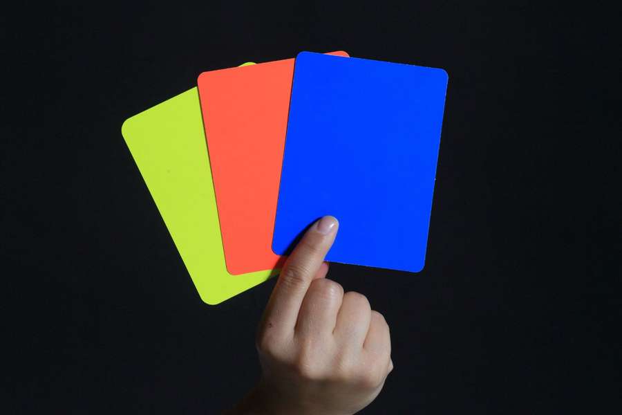 Schimbare în regulamentul fotbalului: Apare cartonașul albastru