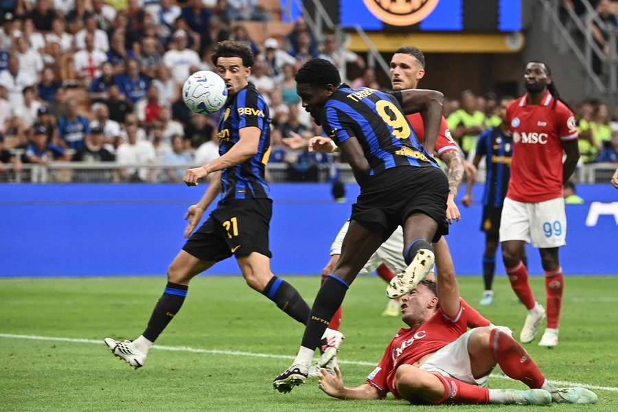 Il colpo di testa di Thuram Il colpo di testa di Thuram