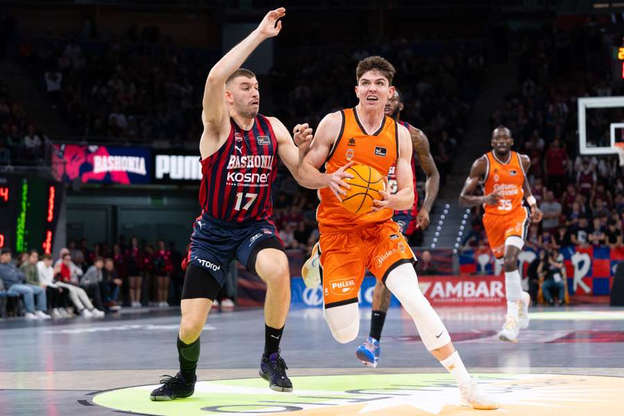 El Valencia superó en todo al Baskonia