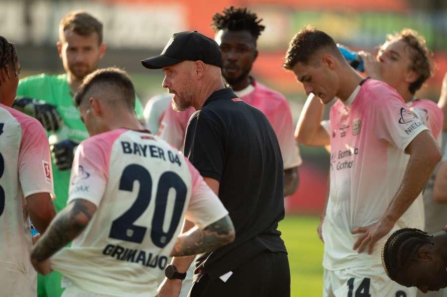 Leverkusen dostal v Brazílii nařezáno, trenér Ten Hag ale nepanikařil.
