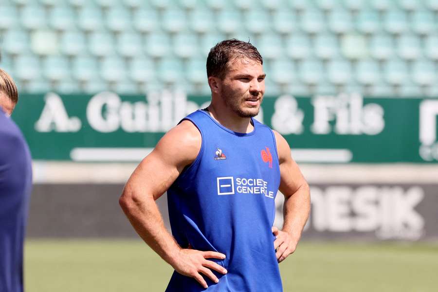 Antoine Dupont avec les Bleus à Pau le 11 juillet.