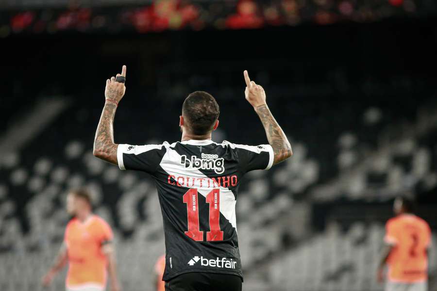 Coutinho foi o craque do jogo em Nova Iguaçu x Vasco