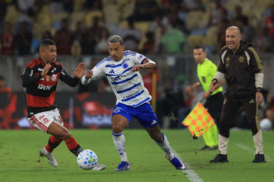 Cruzeiro e Flamengo fazem o duelo mais aguardado das oitavas de final da Libertadores Cruzeiro e Flamengo fazem o duelo mais aguardado das oitavas de final da Libertadores